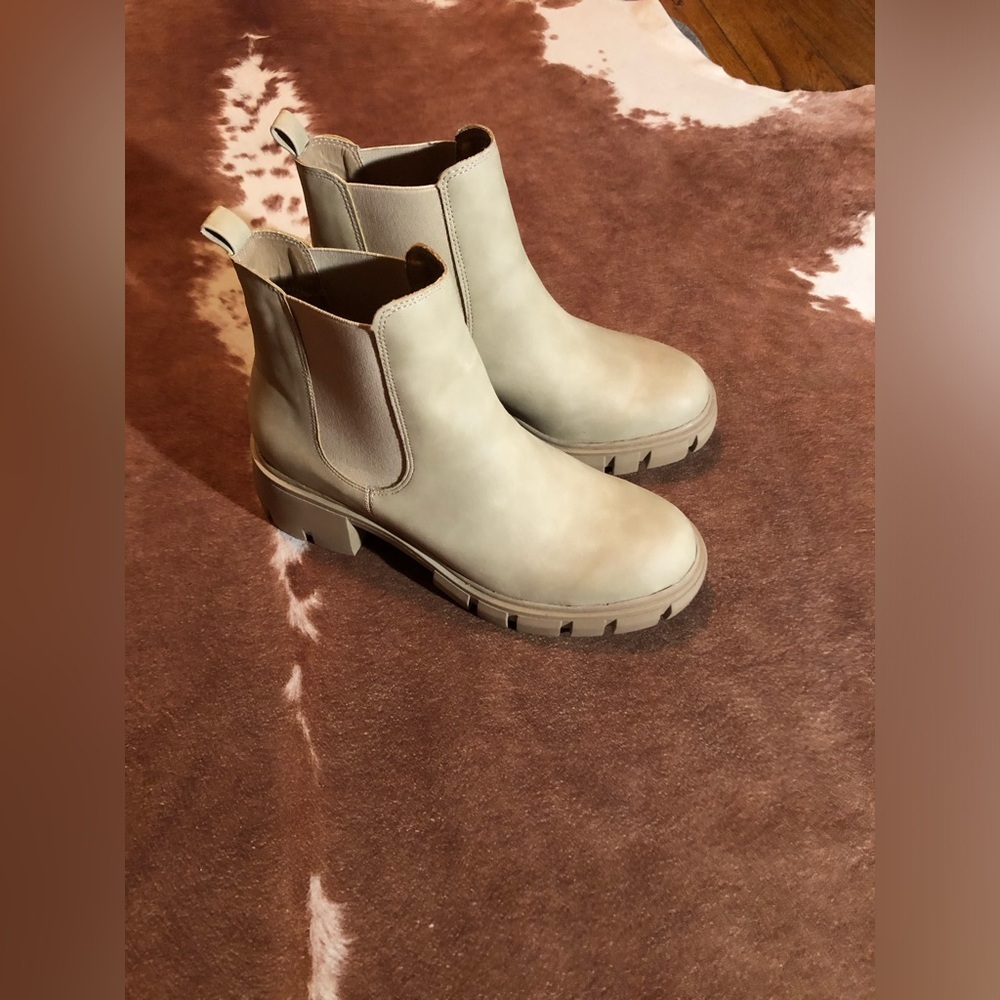 Madden girl boots 
size 8
Like new